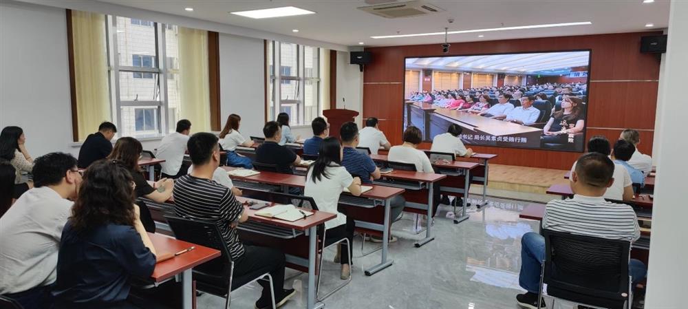 澳利集團(tuán)組織觀(guān)看廉政警示教育片《遠(yuǎn)離家庭腐敗》