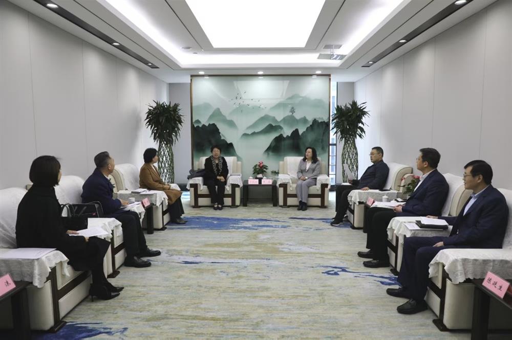 濟南廣播電視臺一行到產發(fā)集團交流座談
