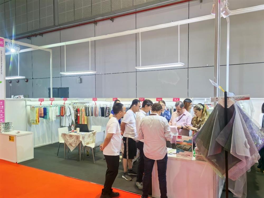 以科技綠色鏈接紡織商機(jī)！元首針織亮相2025中國國際紡織面料及輔料（秋冬）博覽會
